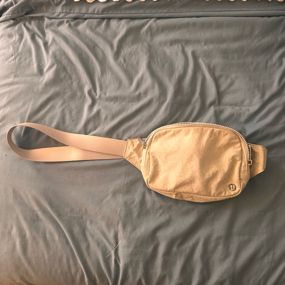 lululemon cross body